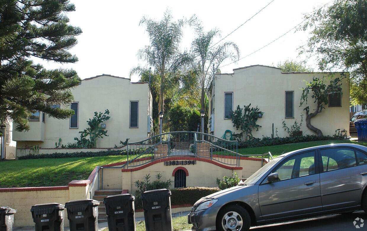 Primary Photo - 1382-1394 Edgecliffe Dr