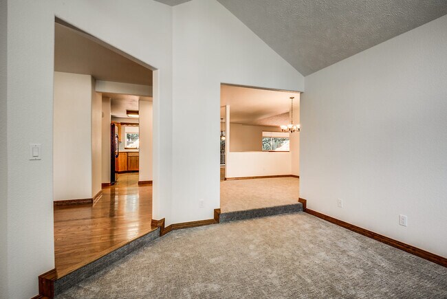 Building Photo - 1626 Northwood Dr