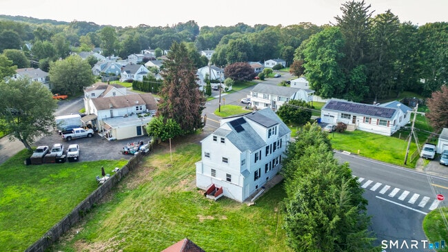 Building Photo - 383 Davis St