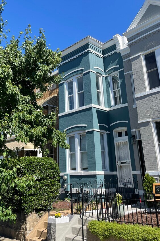 Fresh Paint and your own private entry! - 1332 E St NE