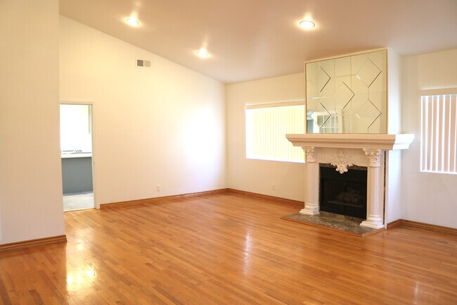 Building Photo - 1229 Elm Ave