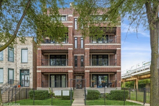 Primary Photo - 4012 S Indiana Ave