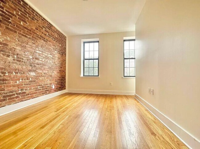 Foto del edificio - 4 bedroom in BROOKLYN NY 11226