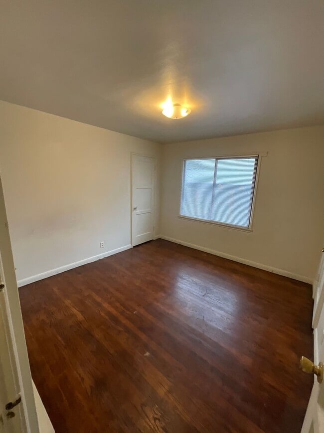 Building Photo - ar808 / ar806 53rd