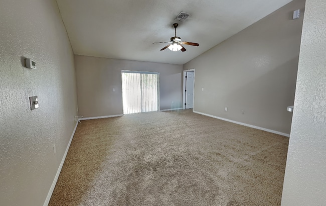 Foto del edificio - 165 Kings Pond Ave