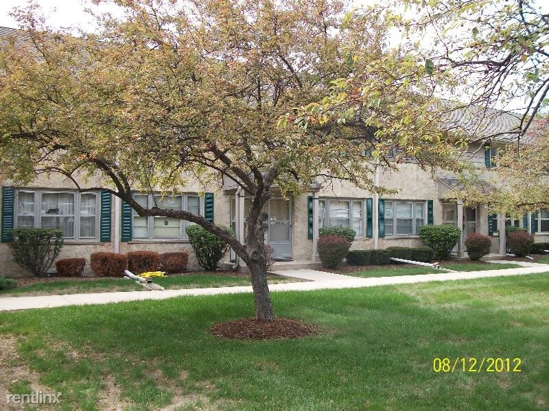 4847 N Santa Monica Blvd, Whitefish Bay, WI 53217 Condo for Rent in