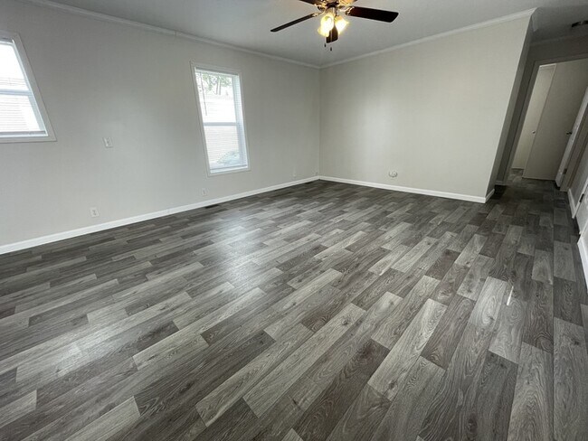 Building Photo - 38013 Chilver Ave