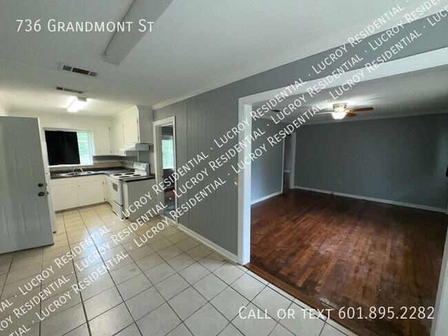 Building Photo - 736 Grandmont St