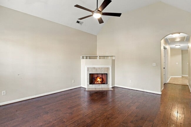 Building Photo - 5891 Southwood Pkwy