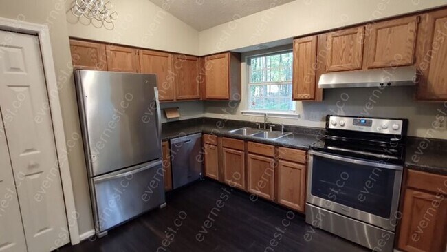 Foto del edificio - 6015 Fox Hill Rd