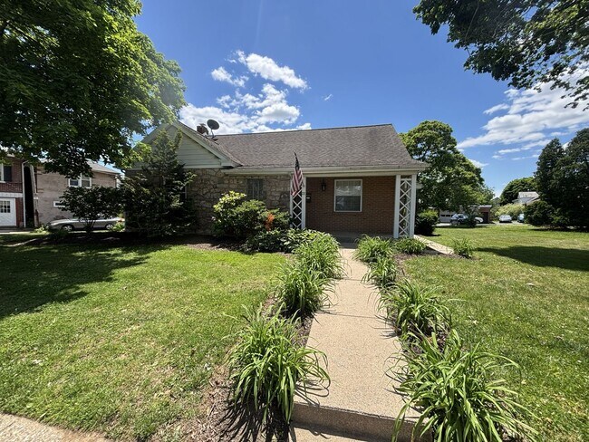 Building Photo - 3/4 Bedroom Emmaus Rental $2,200 Month