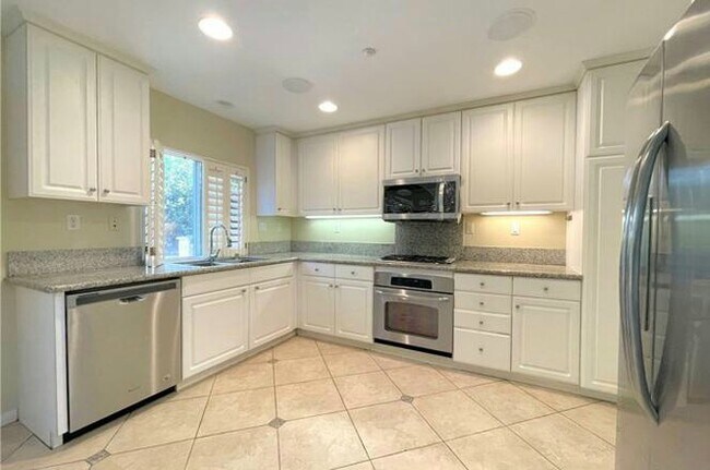 Building Photo - 6 Gala Ct