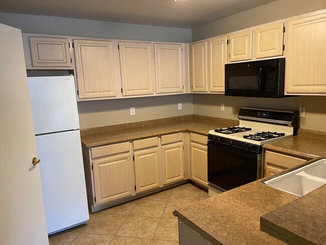Building Photo - Spacious Condo with Loft & 2-Car Garage – Minutes from the Strip!