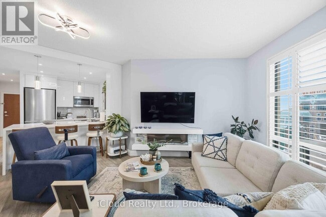 Photo du bâtiment - 300 Bloor St E