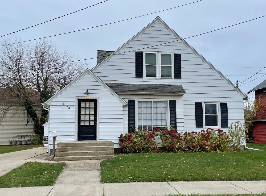 10 E McKinley Ave, Zeeland, MI 49464 House Rental in Zeeland, MI