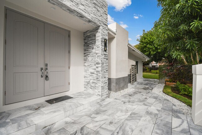 Building Photo - 101 Alhambra Pl