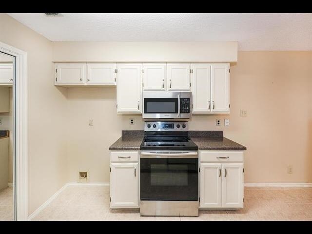 Foto del edificio - 100 W Village Blvd