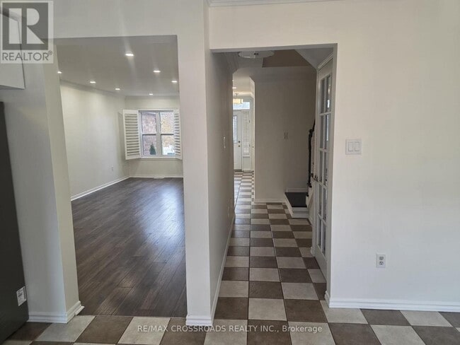 Building Photo - 25 Fry Crescent