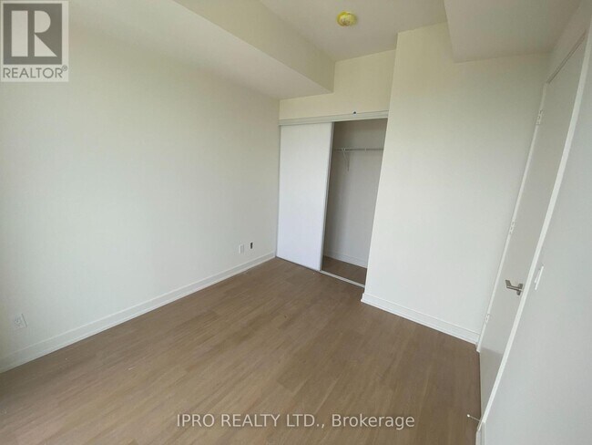 Building Photo - 10 Deerlick Ct