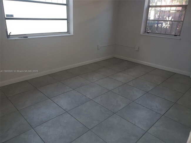 Building Photo - 1370 NW 116th Terrace