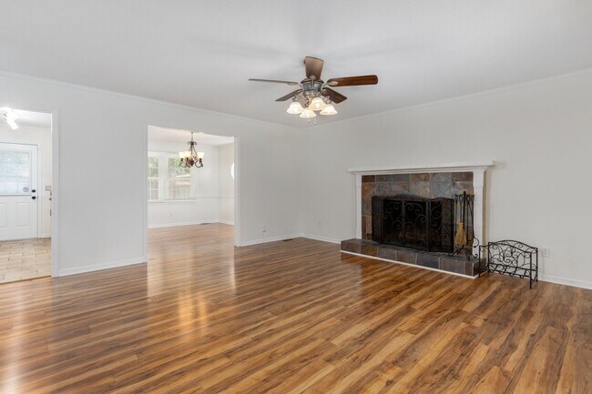 Foto del edificio - Charming 4-Bedroom Home in Prime Columbia ...