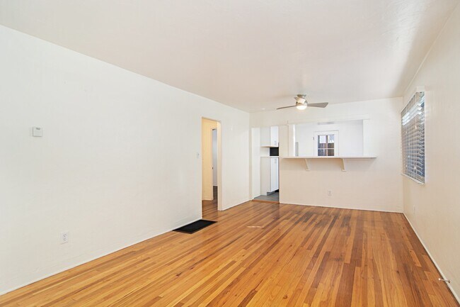 Building Photo - 126 J Ave