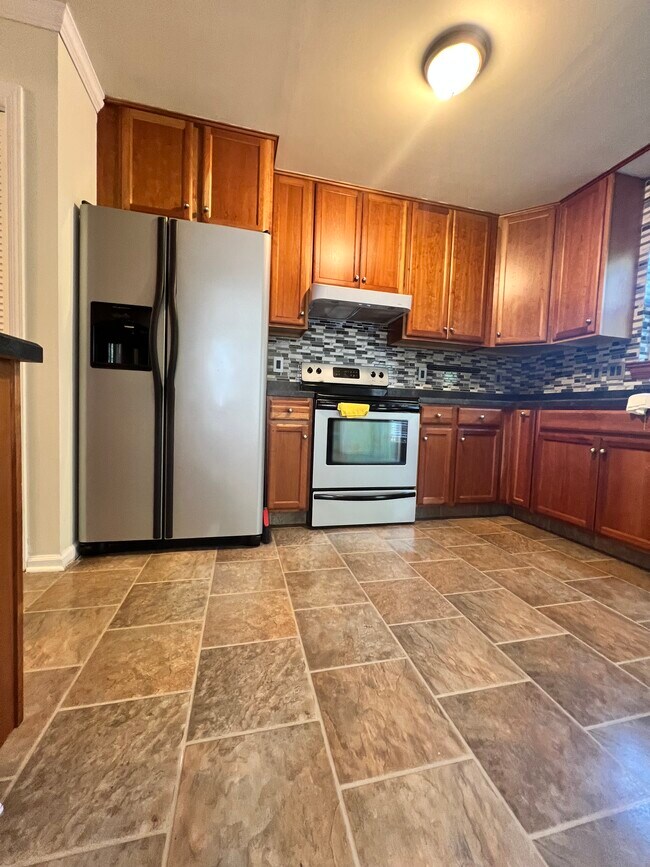Foto del edificio - 4622 Briarwood Dr
