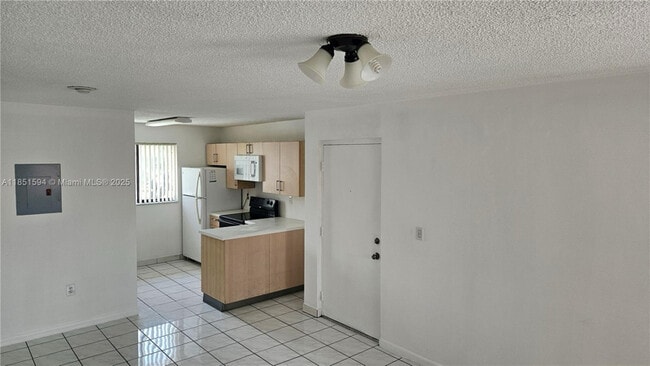 Building Photo - 2710 W 60th Pl