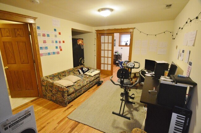 Foto del edificio - 3912 N Greenview Ave