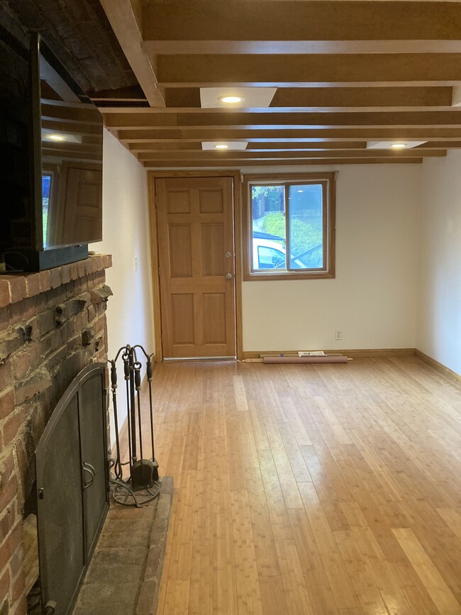 Building Photo - 2160 Stanley Hills Dr