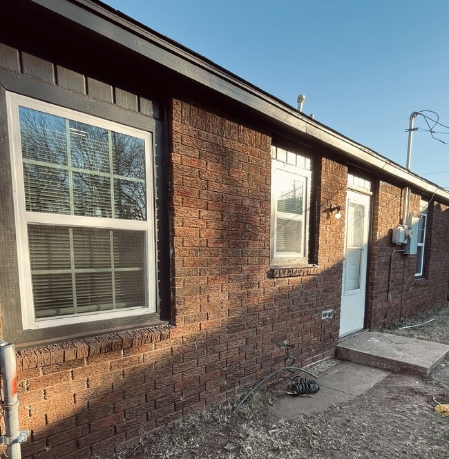 Building Photo - 1136 SE 21st St