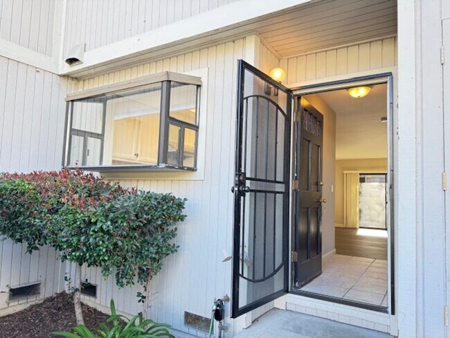 Foto del edificio - 2 BR 1.5 BA townhome in Walnut Creek-move-in ready!