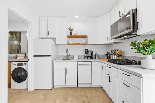 Foto del edificio - 6301 Birchwood St