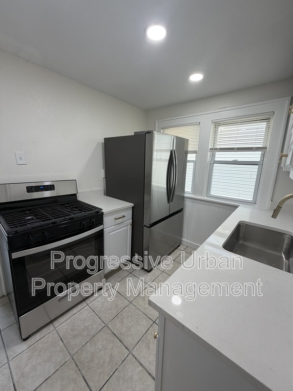 Building Photo - 4345 W 48th St