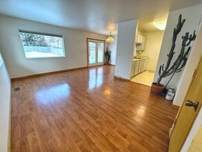 Building Photo - 1822 Bellevue Loop