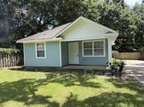 Building Photo - 3001 Lamont Rd
