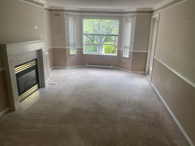 Building Photo - 13475 96 Av