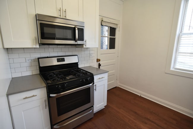 Building Photo - 3802 N Pine Grove Ave