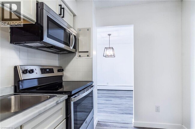 Building Photo - 975 Warwick Ct