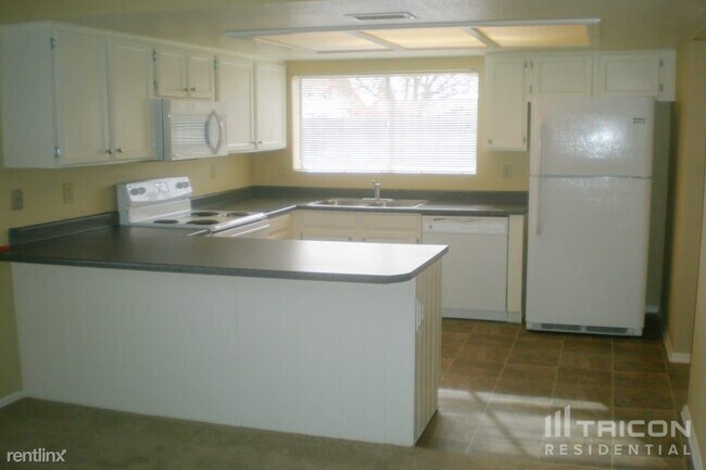 Foto del edificio - 8427 W Orchid Ln