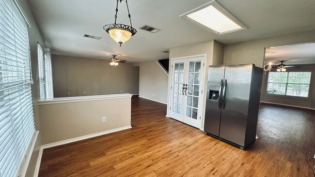 Foto del edificio - 5 Bedroom Home in Dover Subdivision!
