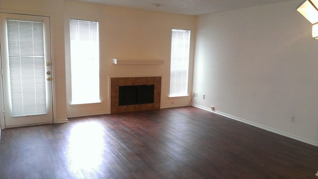 Foto del edificio - Updated Candleridge Townhome