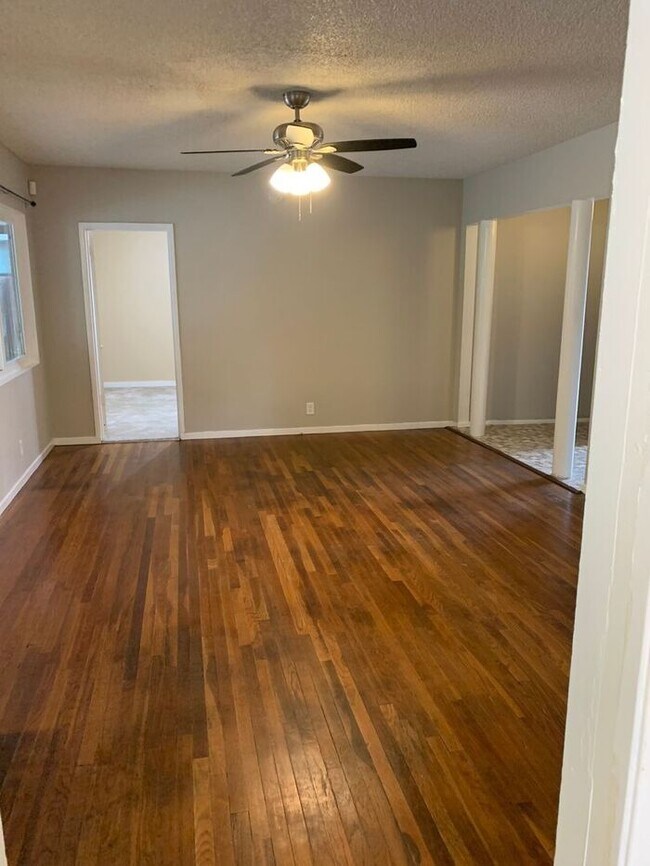 Building Photo - Just in Time For Summer: Charming home wit...