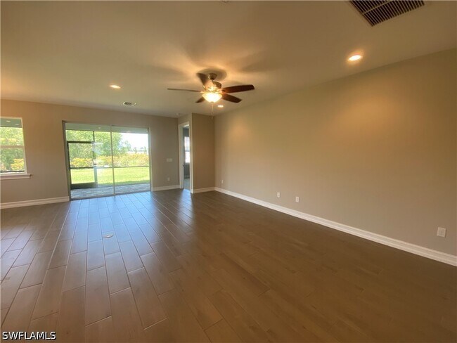 Foto del edificio - 28180 Seasons Tide Ave