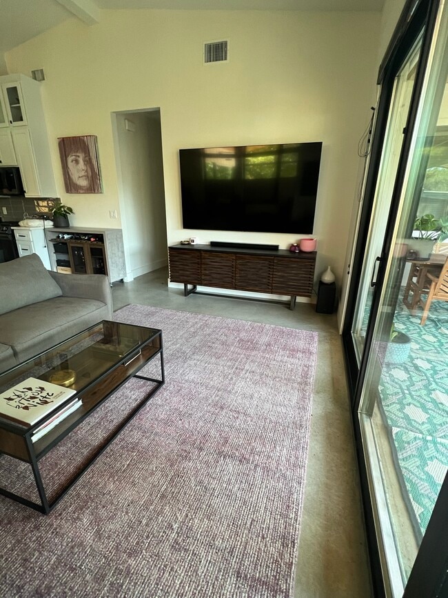 Foto del edificio - 3003 Birdwood Cir