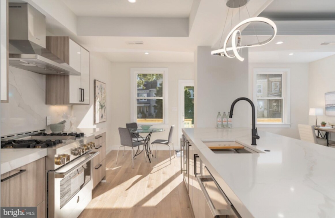 Foto principal - 3525 16th St NW