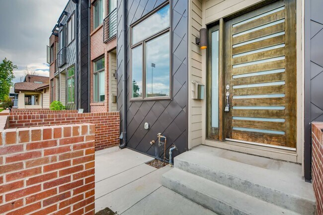 Foto del edificio - High Street Townhomes 3 bedroom unit with ...