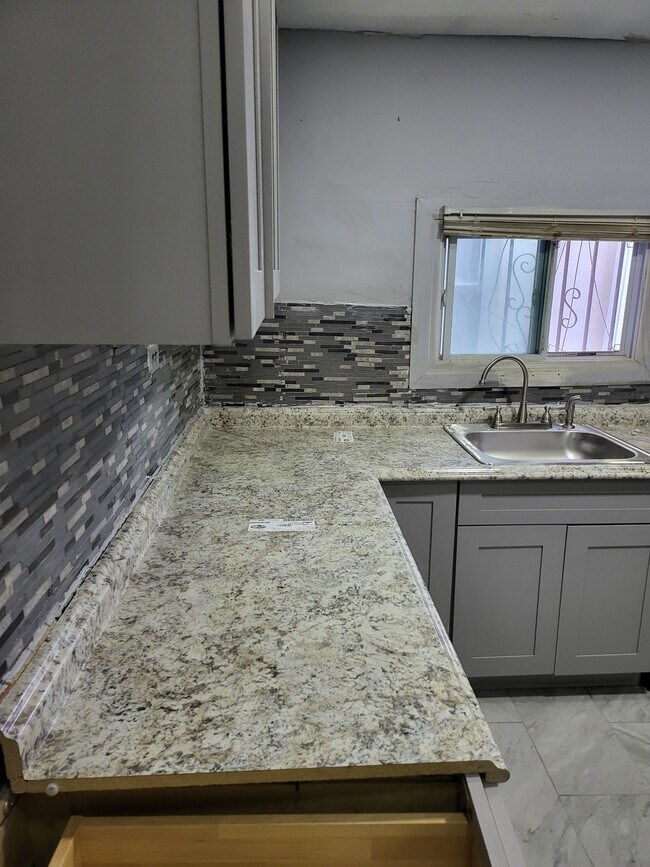 Foto del edificio - 643 N Peach St