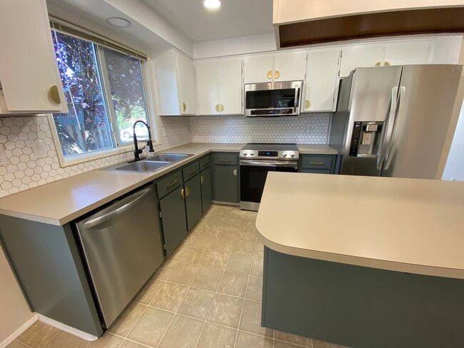 Kitchen - 17391 SW Pacifica Ct