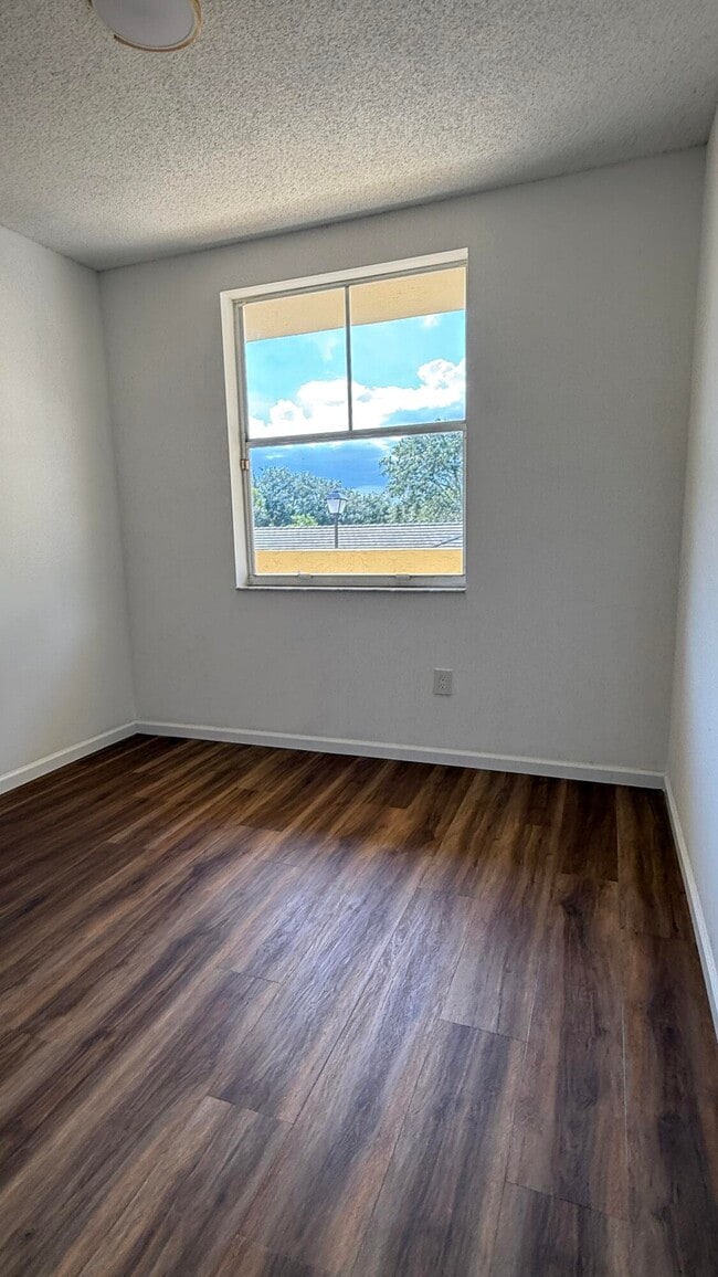 Foto del edificio - 2080 Greenview Shores Blvd